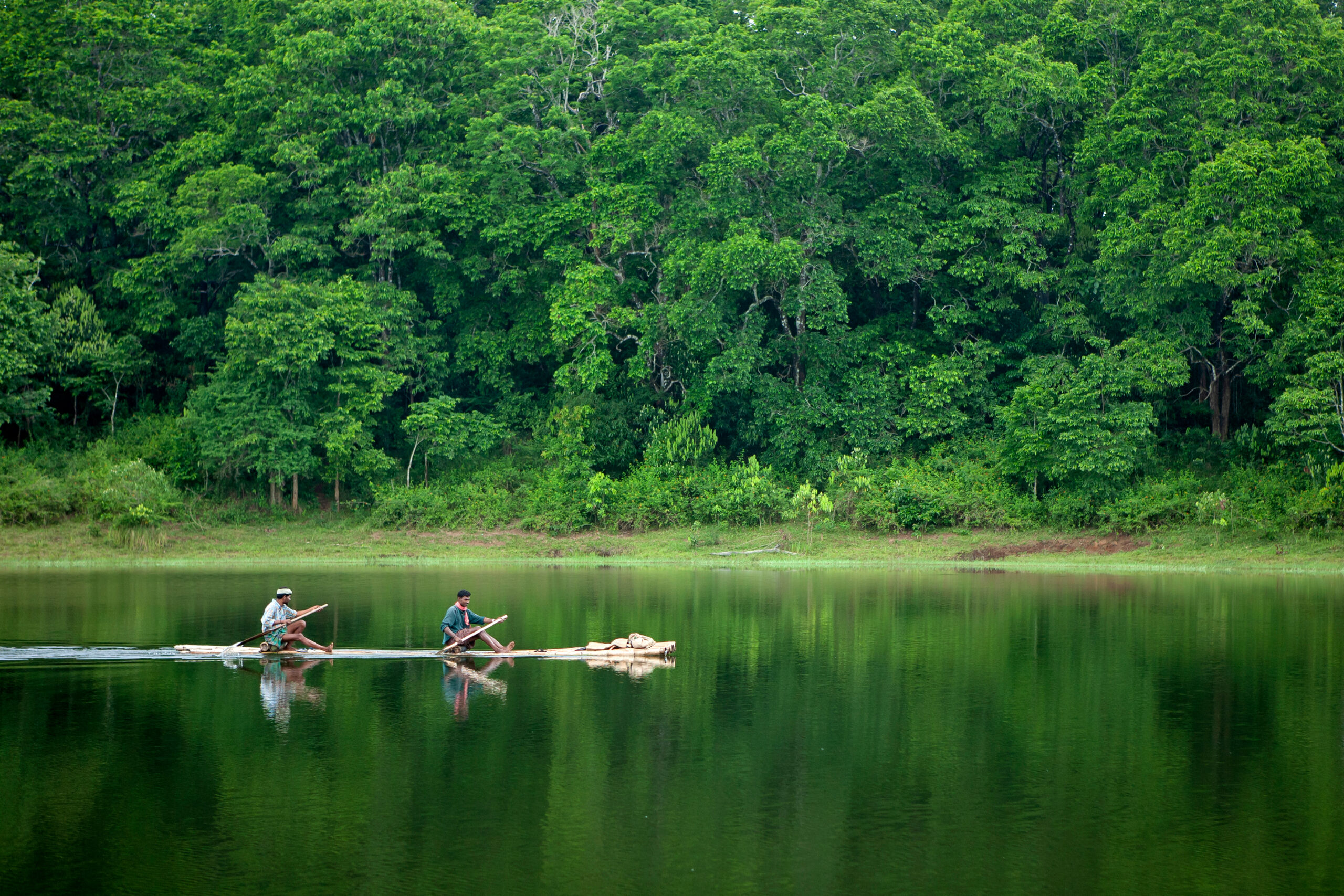 Thekkady,kerala,india-october-02-2015,,Tribal,People,Going,For,Fishing,In,Mullaperiyar,Dam,periyar,Wildlife