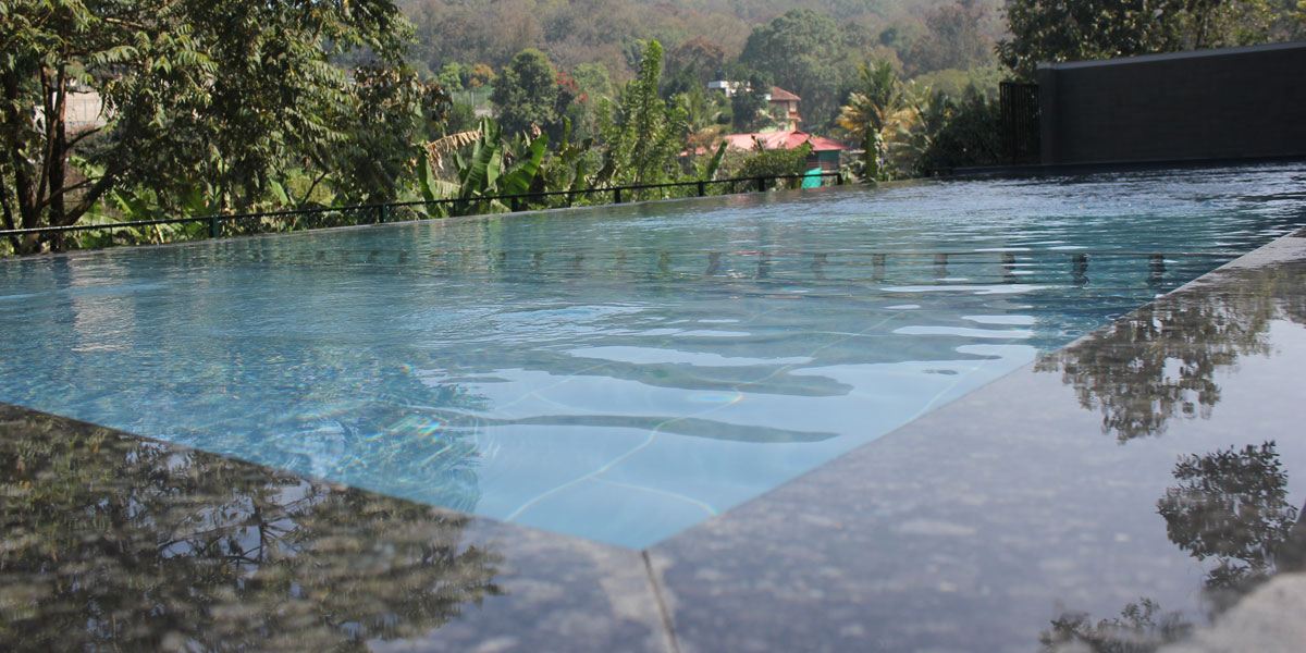 Beautiful Infinity Pool of Hotel Treetop